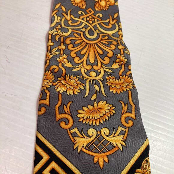 Vintage Gianni Versace Tie  Necktie Made in Italy 68" x 4" - Picture 5 of 8